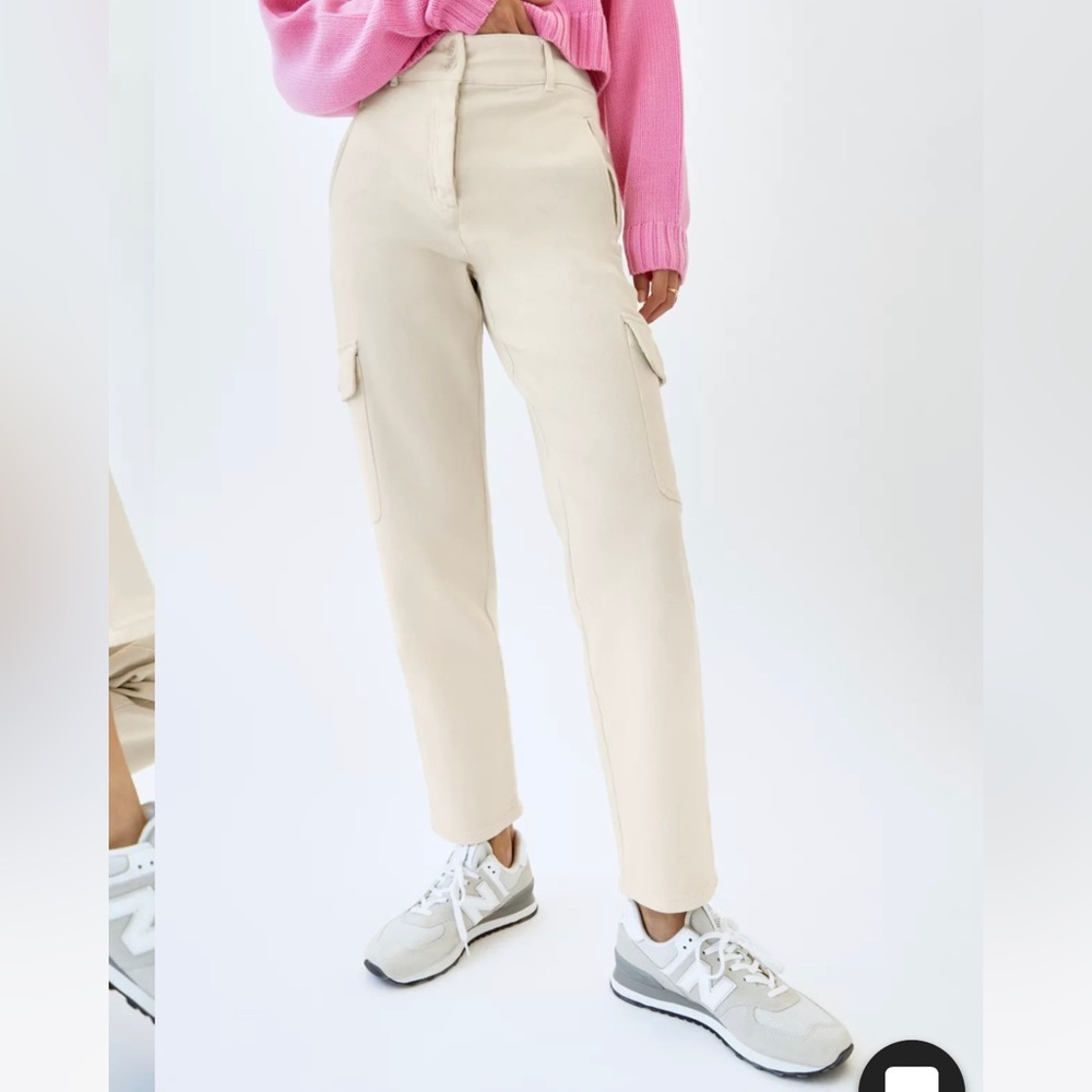 SOLD Aritzia Wilfred modern cargo pants birch